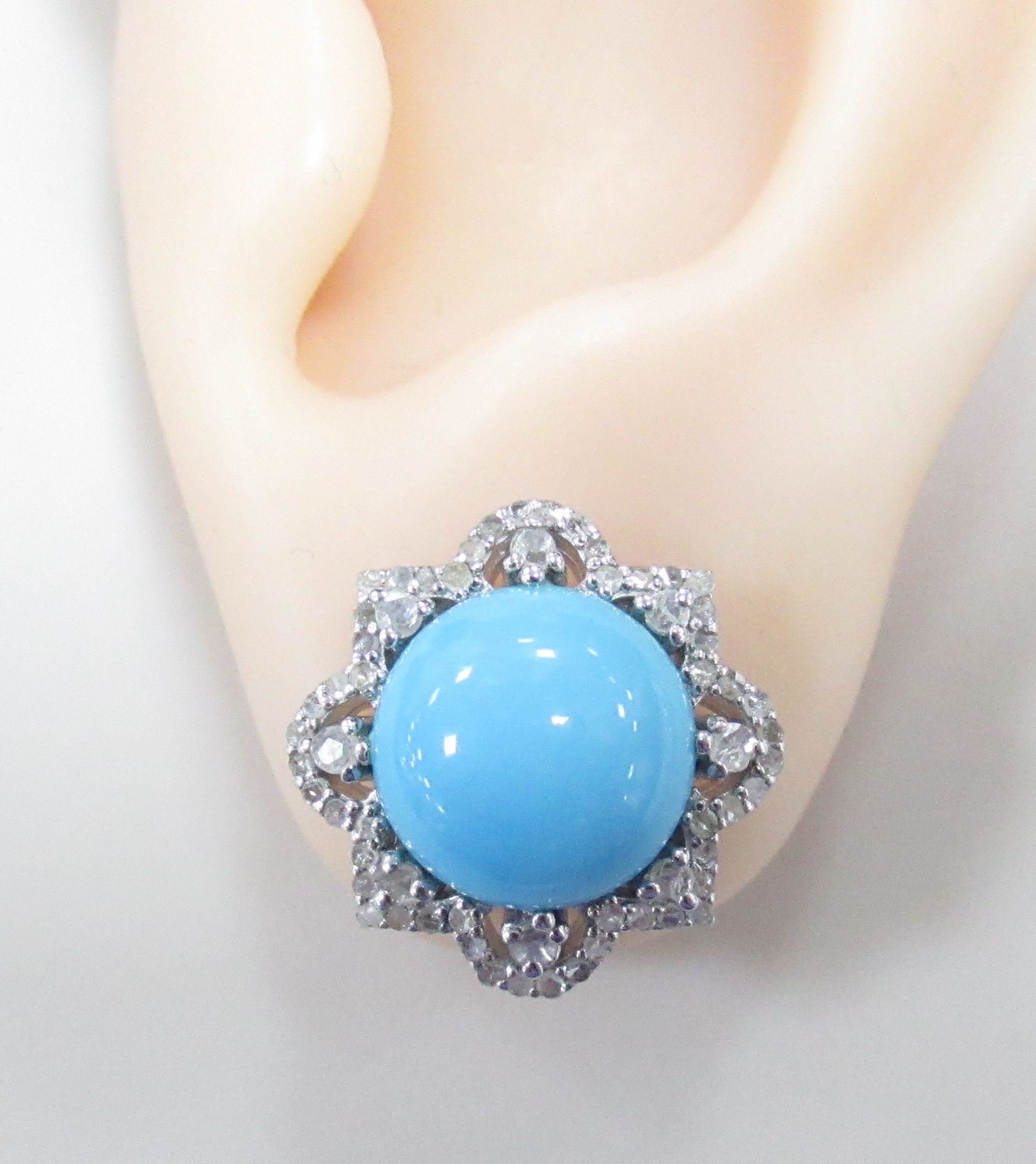 Серебряные серьги-пусеты 925 пробы; вставки 2 Бирюза 8,2ct; 120 Бр.Кр-17 0,5ct 3/3;
